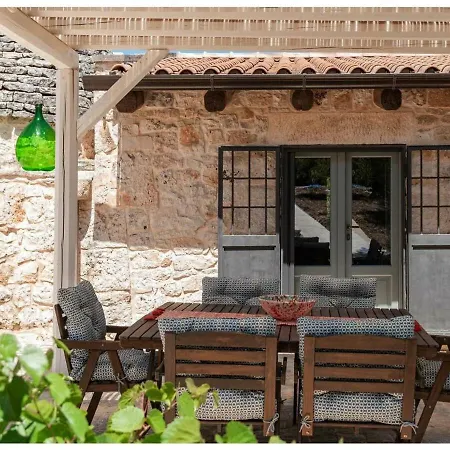 Villa With Pool In Bari 바리